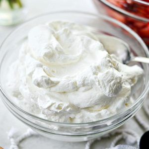 Easy Whipped Cream Recipe, Perfect Whipped Cream, Homemade Whipped Cream Recipe, Whipped Cream Recipe, The Girl Who Ate Everything, Recipes With Whipping Cream, Making Whipped Cream, Chantilly Cream, Layered Desserts