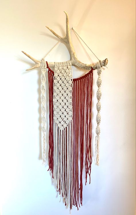 Macrame With Antlers, Macrame On Antlers, Macrame Deer Antlers, Macrame Antlers Wall Hangings, Antler Macrame Wall Hangings, Antler Macrame, Antler Wall Hanging, Deer Antler Crafts, Antler Ideas