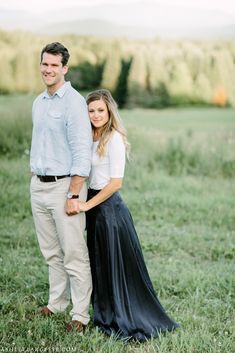 Country Engagement Photos, Funny Engagement Photos, Engagements Pictures, Country Engagement Pictures, Wedding 101, Nice Couple, Engagement Humor, Height Difference, Summer Country