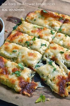 LOW CARB CAULIFLOWER BREADSTICKS with fresh herbs, garlic, and lots of ooey gooey cheese atop a cauliflower crust looks and tastes like cheesy bread! Cauliflower Breadsticks, Resep Diet, Cauliflower Crust, Makanan Diet, Gooey Cheese, God Mat, Ooey Gooey, Breadsticks, Low Carb Snacks