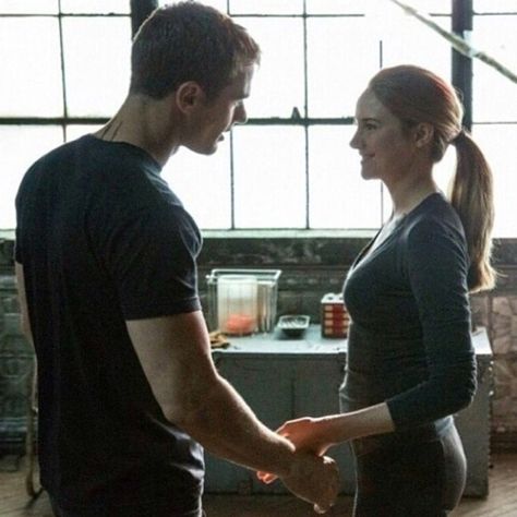 Tobias and Tris-Tris's fear Divergent Pictures, Tris Divergent, Insurgent Movie, Divergent Cast, Divergent 2014, Divergent Tris, Divergent Memes, Tris And Tobias, Divergent Four