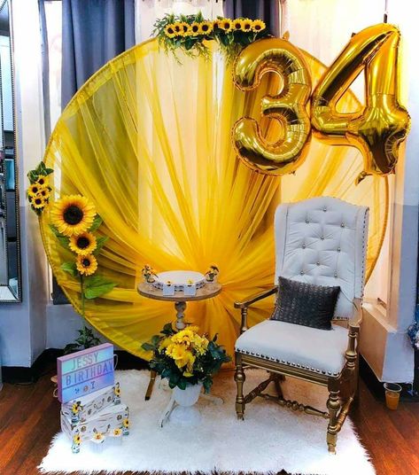 Sunflower Party Themes, Sunflowers Birthday, Sunflower Birthday Parties, Yellow Birthday Parties, Sunflower Invitations, Cow Birthday Parties, Bee Theme Party, 25th Birthday Parties, Sunflower Party