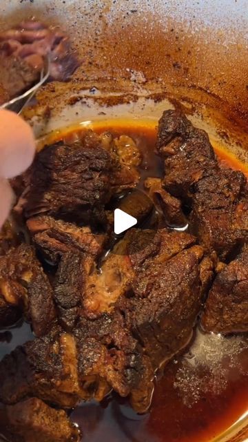 The Food Love Letter on Instagram: "CHUCK ROAST  🎥 by @lowcarbstateofmind   All you need is - 2-4lb boneless chuck roast  - salt - pepper - garlic powder - 32oz container beef broth or bone broth - any kind of oil   1. Cut Chuck roast into 4-6 equal size pieces  2. Coat liberally in oil, salt, pepper and garlic powder 3. Heat up Dutch oven before adding butter and oil on medium heat 4. Sear each side of beef until golden brown crust develops (will take time)  5. Remove fat and burnt bits from pot  6. Add in beef broth and Chuck roast and transfer to oven 7. Bake on 350° for 3-4 hours or until roast is tender and can shred with fork  The sauce is just Greek yogurt, mayo, horseradish, white vinegar, and spicy mustard.   Follow @lowcarbstateofmind for more recipes 😊  #easyrecipe #highprotei Beef Chuck Steak Recipes, Boneless Chuck Roast, Chuck Steak Recipes, Beef Chuck Steaks, Chuck Roast Recipes, Keto Guide, Steak Dishes, Cut Recipe, Beef Sliders