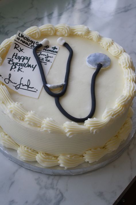 Stethoscope Cake Doctors Day Cake, Medical Cake Ideas Doctors, Doctor Birthday Cake, Cream Cake Design, Md Graduation, Cake For Mother, Decorative Baking, Medical Cake, Nurse Cake