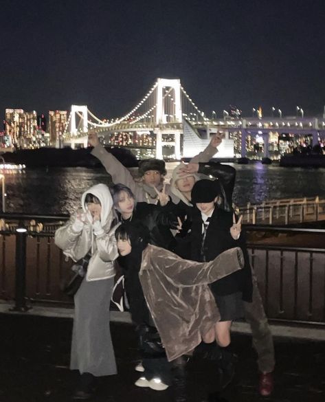 Friends Group Photo, With Friends Aesthetic, Soft Kidcore Aesthetic, Kore Ulzzang, Bike Aesthetic, Dream Friends, Boy Best Friend, Photography Posing Guide, Best Doctors