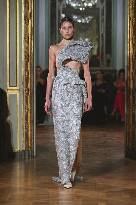 Ashi Studio Couture Spring 2024 Ashi Studio, Runway Outfits, Glamour Makeup, Engagement Dresses, Couture Runway, Spring 2024, 2024 Collection, Bridal Collection, Runway Fashion