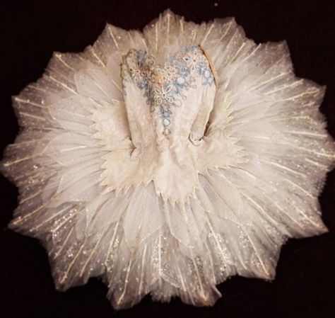 Snow queen tutu Snow Queen Ballet, Snow Nutcracker, Nutcracker Inspiration, Snow Queen Costume, Snow Ideas, Tutu Ideas, Classical Ballet Tutu, Nutcracker Costumes, Ballet Tutus