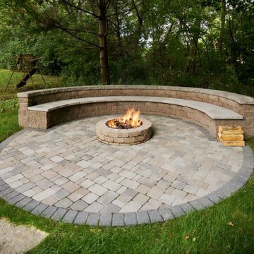 Patios & Cooking Areas | Villa Landscapes Round Patio Ideas, Paver Fire Pit, Diy Fire Pit Ideas, Fire Pit Wall, Circular Patio, Fire Pit Decor, Outdoor Improvements, Diy Patio Pavers, Easy Fire Pit