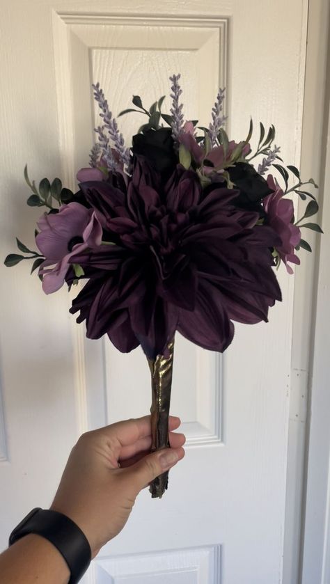 Dark Purple Wedding Theme, Plum Wedding Bouquet, Deep Purple Wedding, Dark Purple Bridesmaid Dresses, Dark Purple Wedding, Dark Romantic Wedding, Purple And Green Wedding, Dark Green Bridesmaid Dress, Simple Wedding Bouquets