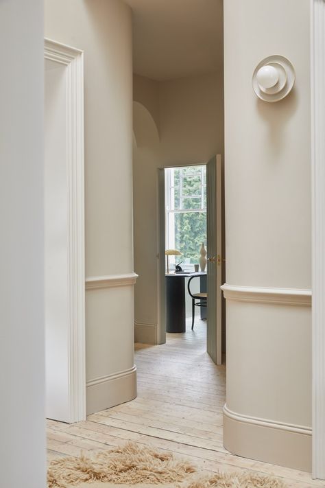 Hallway Wall Design, Sala Grande, Hallway Design, Hallway Wall, Frank Gehry, Pierre Jeanneret, Home Design Ideas, Design Del Prodotto, Quiet Luxury