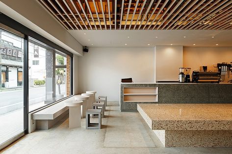 japanese café by arii irie architects is organized around a huge terrazzo table Japanese Coffee Shop, Terrazzo Table, Lake House Interior, Coffee Shop Interior Design, Design Café, Cafe Shop Design, Coffee Shops Interior, Burger Bar, Coffee Shop Design