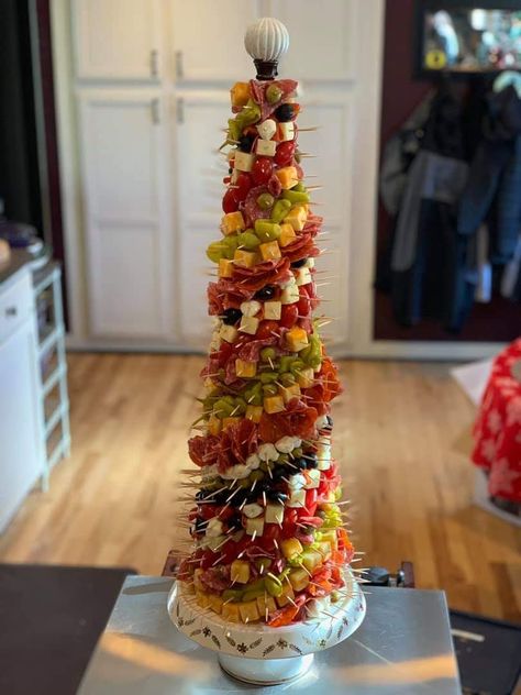 Appetizer Tree, Christmas Cheese Tree, Christmas Tree Charcuterie Board, Tree Charcuterie Board, Christmas Eve Appetizers, Christmas Tree Charcuterie, Tree Charcuterie, Cheese Tree, Christmas Tree Food