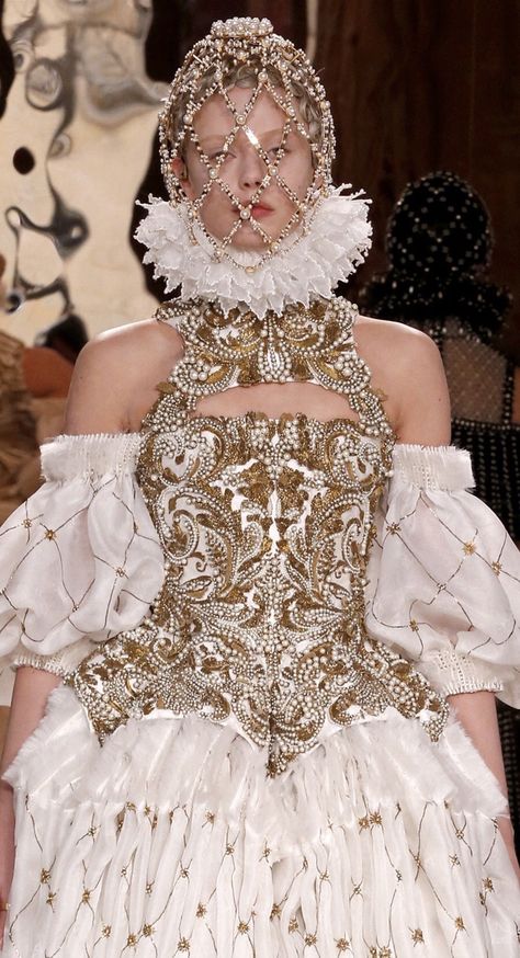 Baroque And Rococo Fashion, Kings And Queens Aesthetic, Modern Rococo Fashion, Baroque Fashion Modern, Rococo Textiles, Barocco Aesthetic, Baroque Aesthetic Fashion, Baroque Accessories, Baroque Outfit