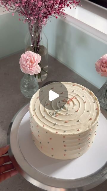 Cake Decorating Minimalist, January 26, Cake Decorating, Projects To Try, Cooking Recipes, Cake, On Instagram, Instagram