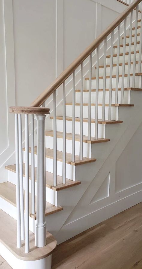 2024 Color Palette, Wood Railings For Stairs, Ideas Animal Crossing, Staircase Interior Design, White Staircase, House Staircase, Staircase Remodel, Staircase Makeover, Home Stairs Design