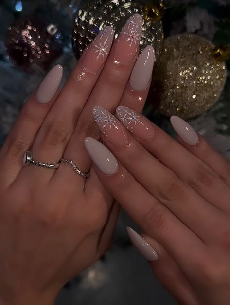 Credit from instagram Christmas Nail Inspo, Girl Streetwear, Nude Nail, Amazing Nails, Winter Nails Acrylic, Minimal Nails, Blush Nails, Classy Acrylic Nails, Pretty Gel Nails