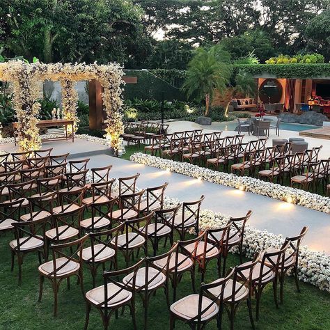 Ghana Wedding Vendors on Instagram: “And the gardens of the house were the setting for this beautiful ceremony! . @danielcruzdecoracao @lonarteeventos @lonacristaleventos…” Simple Wedding Venues Outdoor, Weeding Decoration Outdoor Simple, Outdoor Wedding Ideas Isle, Square Gazebo Wedding Decorations, Wedding Venue Ideas Simple, Elegant Wedding Venue Ideas Outdoor, Simple Wedding Venue Ideas Outdoor, Simple Wedding Venue Decorations, Simple Outdoor Wedding Ceremony Decor