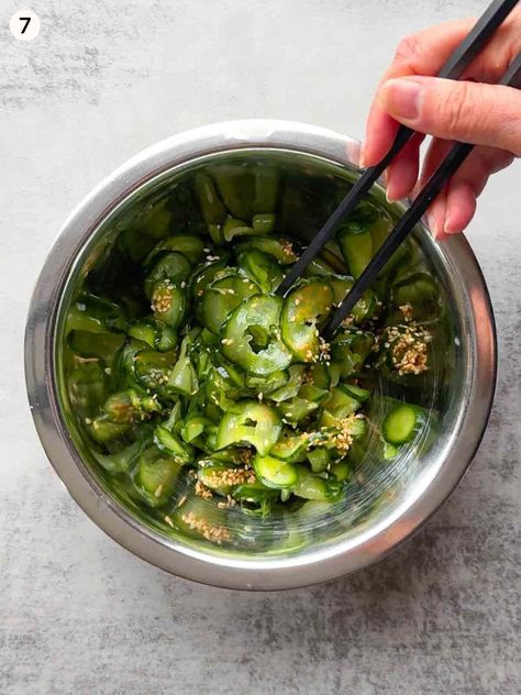 Japanese Marinated Cucumbers, Sunomono Recipe, Japanese Cucumber Salad, Korean Cucumber Salad, Japanese Side Dish, Cucumber Uses, Korean Cucumber, Easy Cucumber Salad, Japanese Cucumber