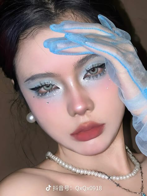 Blue Douyin Makeup, Blue White Makeup, Concert Makeup, Mekap Mata, 20 Makeup, Barbie Makeup, Ulzzang Makeup, Swag Makeup, Smink Inspiration