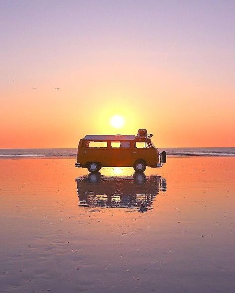 308 Pics From 'Project Van Life' Instagram That Will Make You Wanna Quit Your Job And Travel The World Quitting Job, Combi Volkswagen, Van Life Diy, Combi Vw, Van Living, Travel Van, Life Decisions, Vw T1, Camper Life