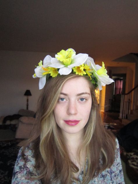 Flower Crown, Daffodil Flower Head Band Daffodil Flower Crown, Daffodil Crown, Diy Flower Crown, Daffodil Flower, Head Band, How To Make Hair, Flower Wreath, Daffodils, Flower Crown