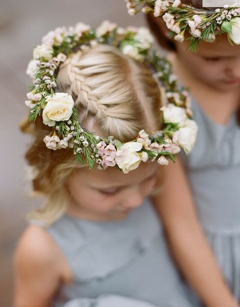 Flower Girl Wedding Hair, Flower Girl Wreaths, Kids Hairstyles For Wedding, Flower Head Wreaths, Flower Crown Hairstyle, Flower Girl Crown, Flower Girl Hairstyles, Wedding Hair Flowers, Wedding Flower Girl