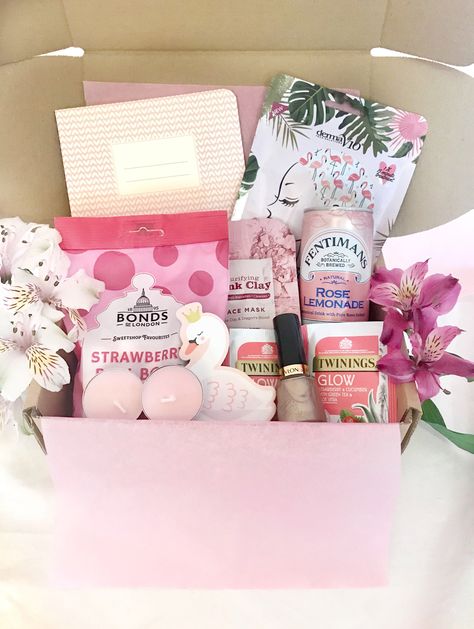 Women Sleepover, 21st Birthday Gifts For Boyfriend, Care Package Birthday, Homemade Gift Boxes, Gift Box For Women, Rose Lemonade, Girl Boss Gift, Anna Birthday, Bff Birthday Gift