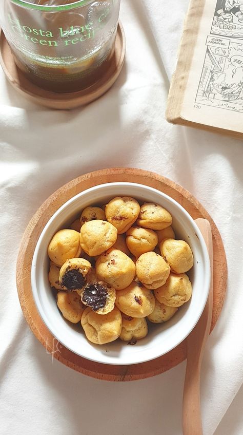 Liratelier Home Cafe | Homemade mini choux pastry filled with chocolate glaze, photographed by Liratelier Cafe Photography, Choux Pastry, Photography Artwork, Chocolate Glaze, Chocolate Filling, Home Cafe, Diy Food, Diy Food Recipes, Yummy Snacks