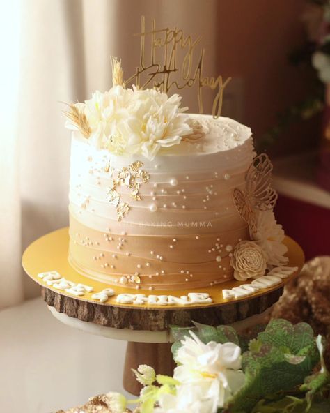 This ombré beauty with delicate florals, pearls, and golden touches is all about celebrating in style.🌸🍰 #HomeBaker #ElegantCakes #BirthdayCake #CakeArt #CelebrateWithCake Cake For Women Elegant, 40th Birthday Cake For Women, Birthday Cake For Women Elegant, Birthday Cake For Women, Cake For Women, 50th Anniversary Cakes, 40th Birthday Cake, 40th Birthday Cakes, Birthday Cakes For Women