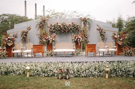 Wedding Dinner Table Setting, Casual Wedding Decor, Wedding Tent Decorations, Nikah Decor, Wedding Stage Backdrop, Wedding Decor Photos, Wedding Background Decoration, Wedding Stage Design, Floral Wedding Decorations