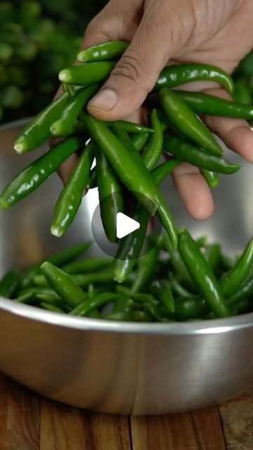 Pickle Chilli Recipe, Green Chili Pickle Recipe, Green Chilli Pickle Recipe, Green Chilli Recipes, Chili Pickle Recipe, Pepper Craft, Chilli Pickle Recipe, Mirch Ka Achar, Green Chilli Pickle