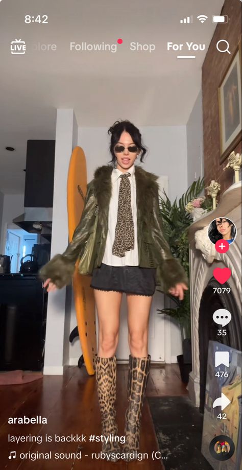 indie sleaze fall outfit via @ lilrotini on tiktok Indie Sleaze Party Outfit, Indie Sleaze Outfits Winter, Indie Sleaze Outfits 2014, Indie Sleeze Clothes, Indie Sleaze Fashion, Lilrotini Outfits, Indie Sleaze Outfits, Indie Winter Outfits, 2025 Moodboard