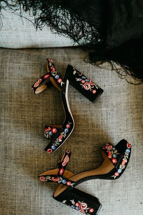 black velvet platform sandals with block heels and colorful floral embroidery all over for a boho festival wedding Country Style Clothes, Outfit Mexicano, Quinceanera Shoes, Boho Wedding Shoes, Edgy Bridal, Dr Shoes, Boda Mexicana, Fort Worth Wedding, Crochet Bracelet