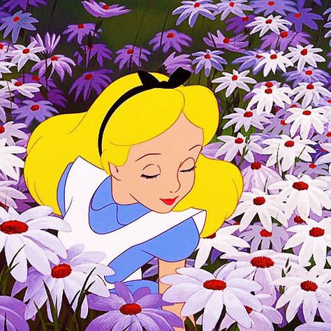 You can learn a lot of things from the flowers ... Alice In Wonderland 1951, 심플한 그림, Animation Disney, Cup Cup, Walt Disney Animation, Modern Disney, Disney Aesthetic, Disney Alice, Adventures In Wonderland