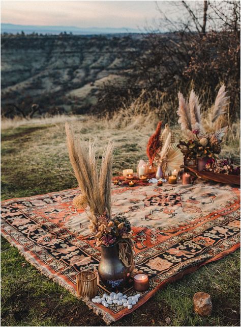 Fall Proposal Ideas, Proposal Ideas Simple, Outdoor Proposal, Best Ways To Propose, Proposal Pictures, Ways To Propose, Boho Picnic, Perfect Proposal, Floral Trends