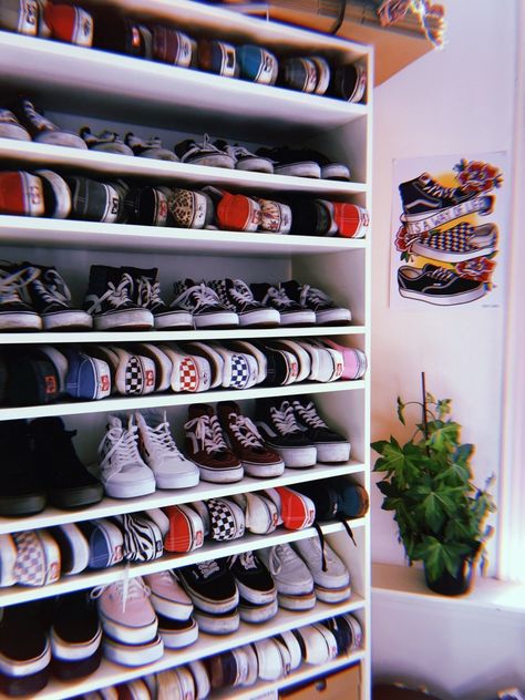 vans shoe collection Room Revamp, Future Bedroom, Room Goals, Pallet Ideas, Room Decor Bedroom Teenage, Room Decorations, Shoe Closet, Sneakers Outfit, Decorations Ideas