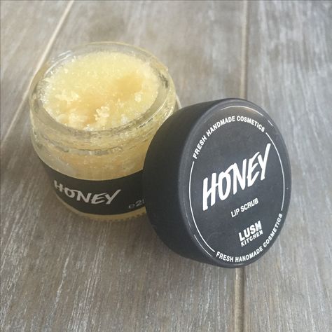 Honey lip scrub lush kitchen exclusive Lush Lip Scrub, Lip Scrub Lush, Lush Aesthetic, Honey Lip Scrub, Coffee Bath, Coffee Face Scrub, Soap Design, Lip Scrub Homemade, Natural Body Scrub