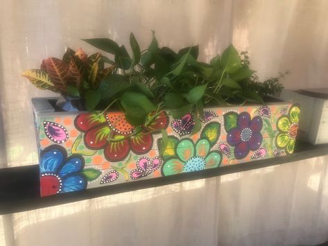 My painted planter Planter Box Painting Ideas, Painted Planter Boxes, Painted Flower Boxes, Planter Painting, Fence Paint Colours, Wood Flower Box, Large Planter Boxes, Wooden Flower Boxes, Wood Pallet Crafts