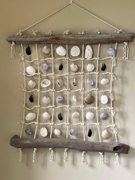 Deco Surf, Ocean Room Decor, Seashell Art Diy, Handmade Journals Diy, Driftwood Art Diy, Shells Diy, Basket Crafts, Shell Crafts Diy, Shell Decor