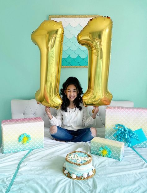 Photo Shoot With Number Balloons, 11 Birthday Photoshoot Ideas, 11th Birthday Photoshoot Ideas, Simple Balloon Decoration, 11 Birthday, The Olsen Twins, Mexican Birthday Parties, Mexican Birthday, Cute Birthday Pictures