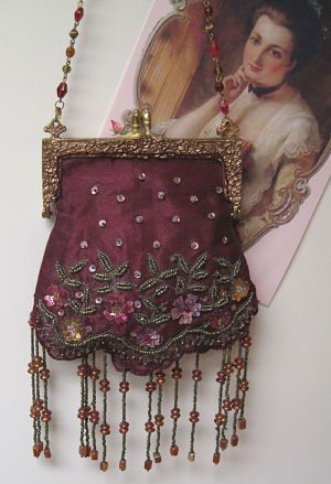 Victorian Purses, Burgundy Purse, Moda Hippie, Vintage Evening Bags, Beaded Handbag, Vintage Purses, Beaded Purses, Beaded Bags, Mode Vintage