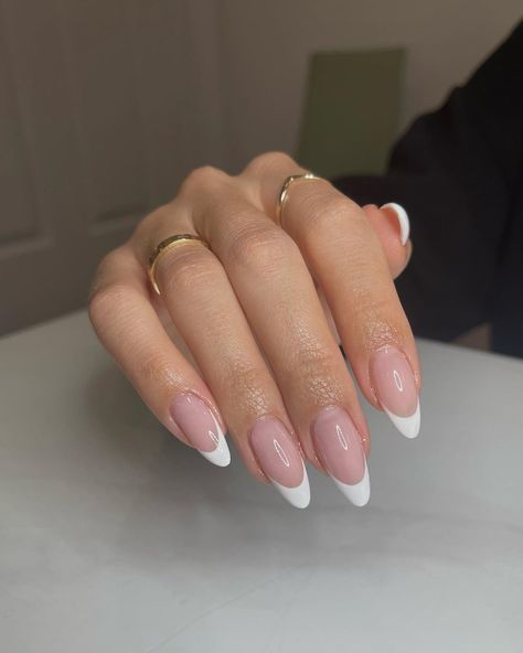 White Nails With Designs, White French Nails, White Tip Nails, Monochrome Makeup Look, Monochrome Makeup, French Tip Nail Designs, White Glitter Nails, Nagel Tips, Basic Nails