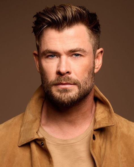 Chris Hemsworth Haircut, Chris Hemsworth Wallpaper, Chris Hemsworth Beard, Chris Hemsworth Hair, Mens Photography, Christopher Hemsworth, Round Face Men, Scruffy Beard, Goatee Beard