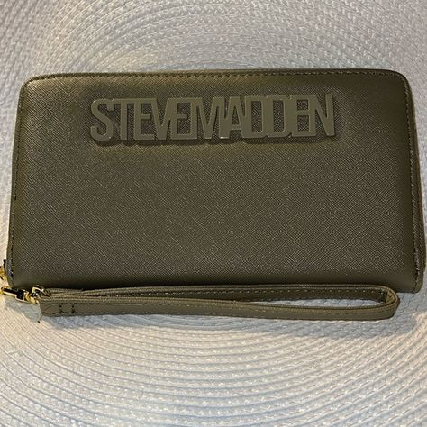 Steve Madden wallet / wristlet Steve Madden Wallet, Steve Madden Handbags, Wallet Wristlet, Army Green, Steve Madden, Wallet, Jewelry Watches, Green, I Love