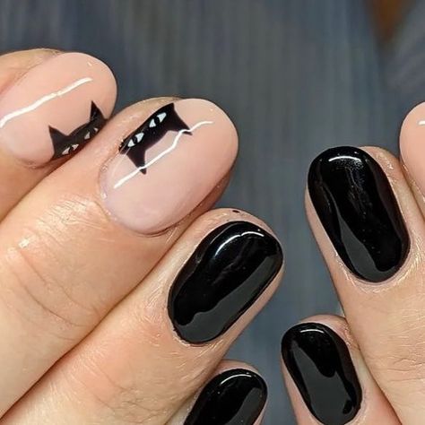 Short Nail Cat Designs, Black Cat Manicure, Cute Shellac Nail Ideas, Cat Nails Short, Black Nails Inspo Aesthetic, Black Cat Nails Design, Short Cat Nails, Short Nails Ideas Black, Short Gel Nails Ideas