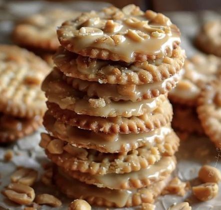 Caramel Peanut Ritz Cracker Bites Ritz Cracker Candy, Ritz Cracker Dessert, Peanut Desserts, Cracker Bites, Easy Cooking Ideas, Cracker Dessert, Crackers Appetizers, Ritz Cracker Recipes, Peanut Butter Crackers