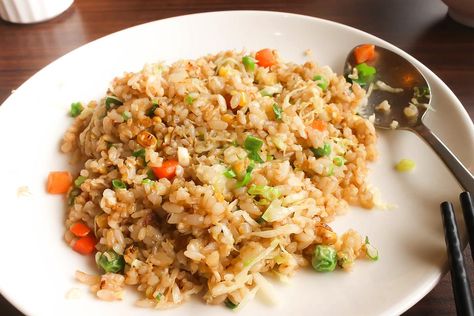 Quick & Easy Chinese Fried Rice Recipe Tastes Like It Was Delivered #30secondmom Easy Chicken Dinner Casserole, Baked Chicken Fried Rice, Chicken Dinner Casserole, Pork Egg Roll Recipes, Chinese Fried Rice Recipe, Chinese Fried Rice, 30seconds Food, Easy Chicken Dinner, Asian Dinner