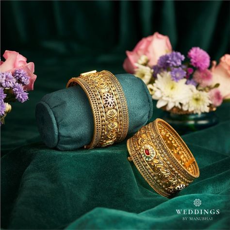 Let our Manubhai jewels reflect your inner radiance and beauty as you prepare to step into a new phase of life. Adorn these bangles as you go about one of the biggest days of you life. DM us to know more about this product. WhatsApp us on 9167724442 #manubhaijewellers #weddingsbymanubhai #manubhaibride Gold Diamond Necklace Set, New Phase Of Life, Diamond Jewellery Set, Manubhai Jewellers, Jewellery Photography Inspiration, Jewelry Product Shots, Diamond Jewelry Set, Thiruvananthapuram, Antique Jewellery Designs