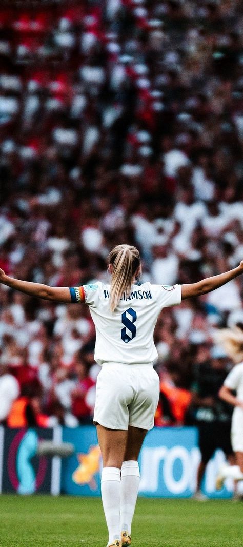 Football Women Wallpaper, Leah Williamson Poster, Leah Williamson Photoshoot, England Womens Football Wallpaper, Leah Williamson Tattoo, Woso Football Wallpaper, Women Football Wallpaper, Womens Soccer Aesthetic, Womens Football Aesthetic