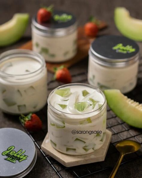 Resep Jelly Coconut Milk dari @sarongsarie Resep Dessert, Lightroom Shortcuts, Minuman Starbucks, Drink Business, Kue Macaroon, Milk Jelly, Indonesian Desserts, Coconut Jelly, Jelly Desserts